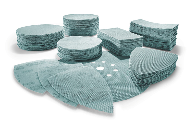 Uma coleção de diferentes acessórios de lixa de rede