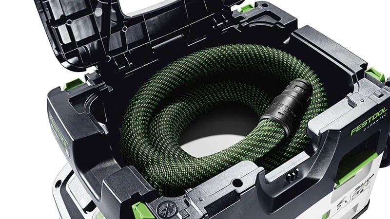 Alojamento para tubos no interior