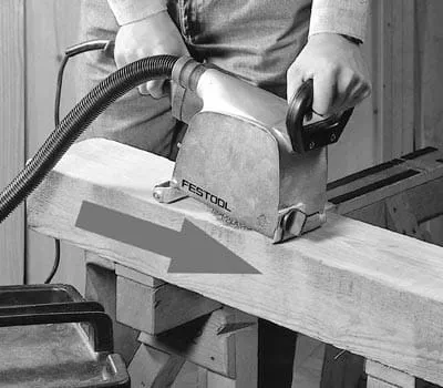 Conduzir a "RUSTOFIX" sempre no sentido das fibras