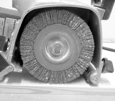 polidora Para estruturar, utilizar a escova Rustilon com cerda de arame de aço