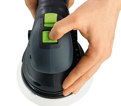 Para um maior desbaste, efetuar uma lixagem prévia na lixagem de desbaste e, em seguida, uma lixagem de acabamento na lixagem excêntrica