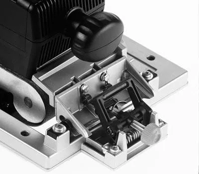 lixadora A elevação da lixadora de cinta permite verificar a superfície já lixada