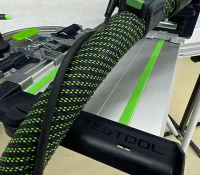 Serra de incisão com trilho-guia