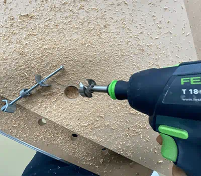 Serra: Distância dos furos em relação à aresta da placa