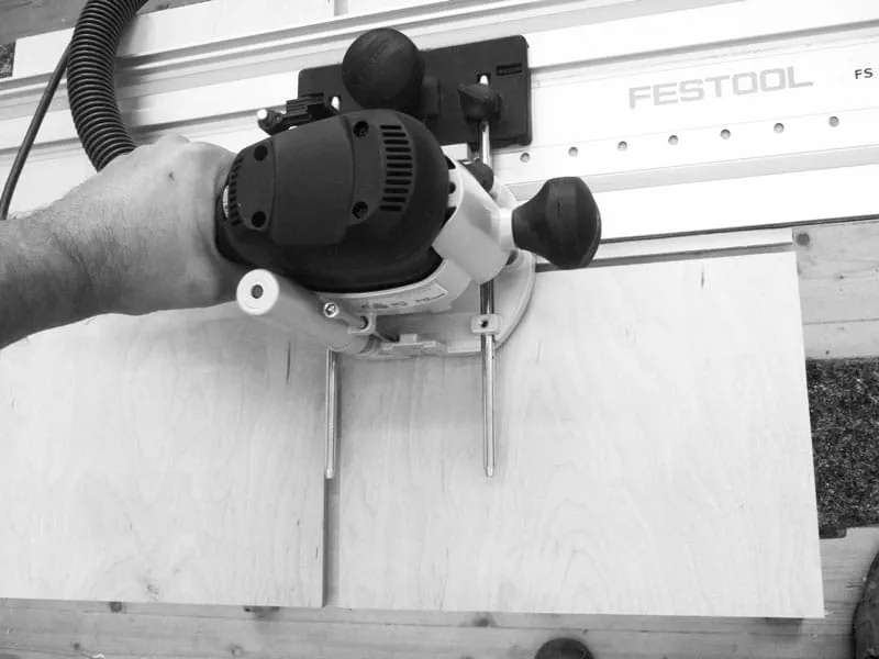 fresadora: Fresar ranhuras em T na placa Multiplex