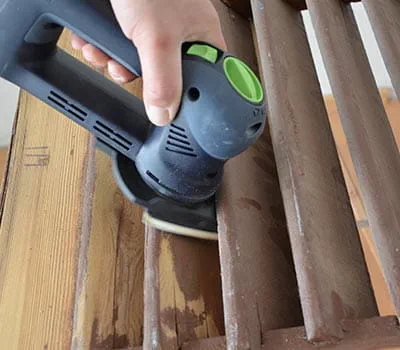 Lixadora Lixar as lamelas até a superfície apresentar a qualidade pretendida.