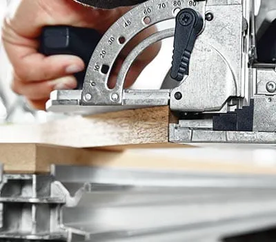 Fresadora Selecione a altura de fresagem de acordo com a peça a trabalhar