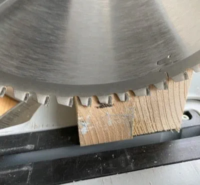 Ajuste da limitação da profundidade do chanfro: 