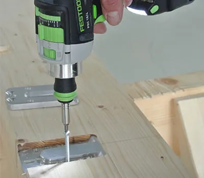 Montar elementos de união com parafusos