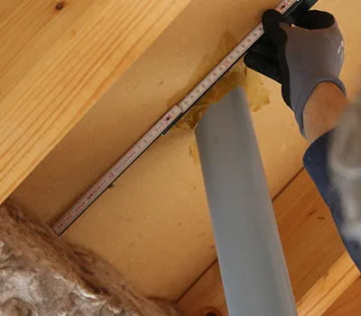 Medir medida restante para o meio do tubo.