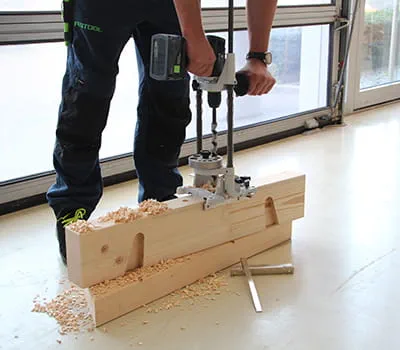 Serra circular efetuar furos adicionais nas travessas