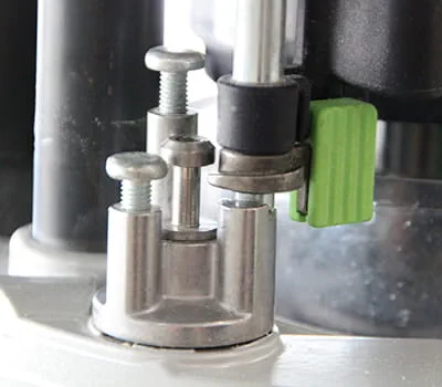 Serra circular rodar o batente progressivo para o ajuste mais baixo