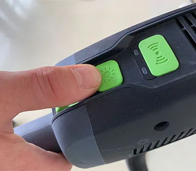 Se necessário, ligar a luz de LED