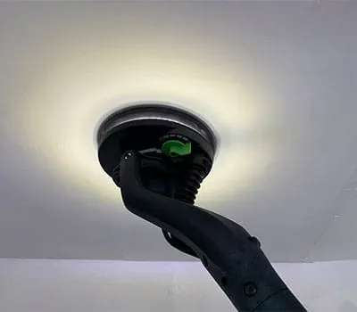 Com o anel de luz LED, as irregularidades na superfície tornam-se visíveis