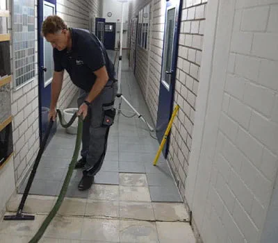 Serras Aspirar pó e partes soltas