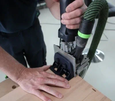 Unir o fundo/tampa às partes laterais