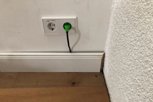 Colocar cabos por trás dos rodapés/escatelar rodapés com a KAPEX